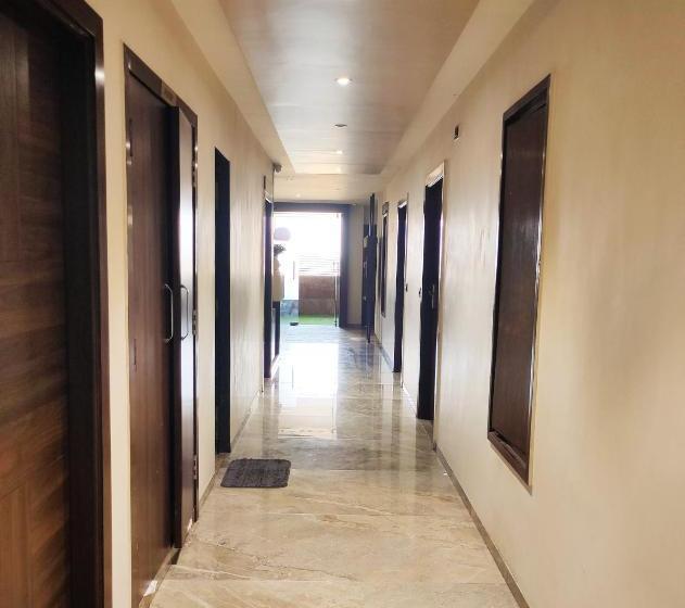 هتل Sparsh Inn  Chandkheda