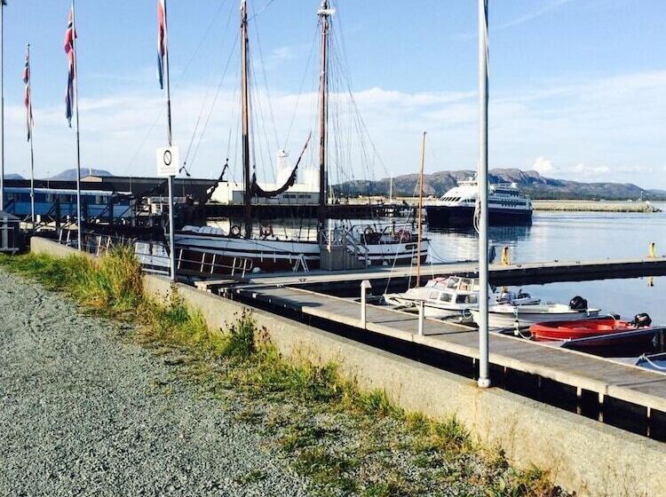 Pensió Brekstad Gjestehus As