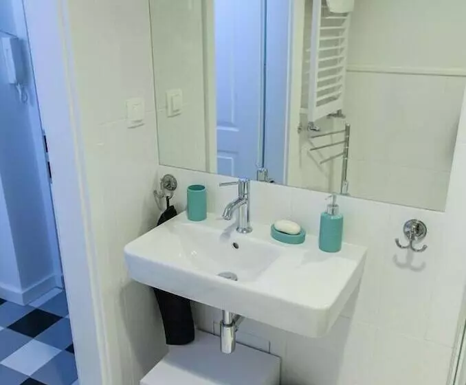 Bc7 Apartments