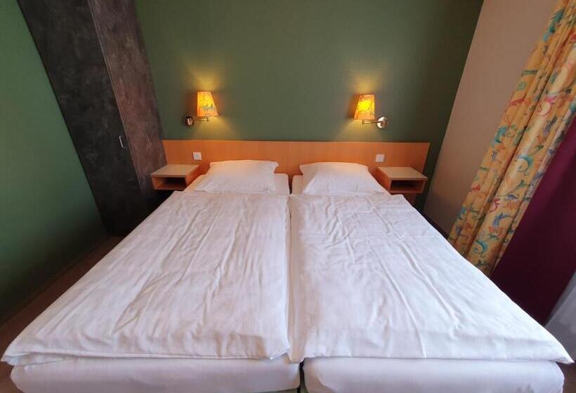 פונדק Wirtshaus & Hotel Zur Alten Brauerei Zapf