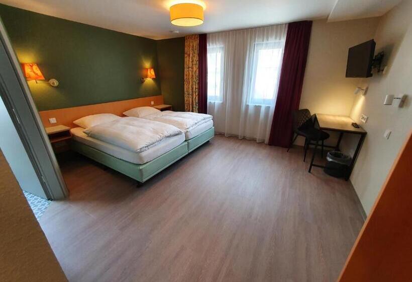 פונדק Wirtshaus & Hotel Zur Alten Brauerei Zapf