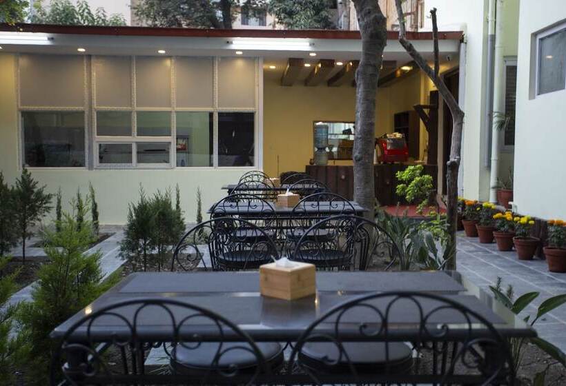 هتل Sapana Garden Thamel