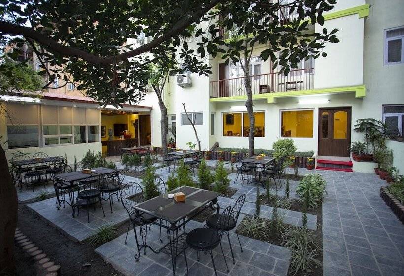 هتل Sapana Garden Thamel