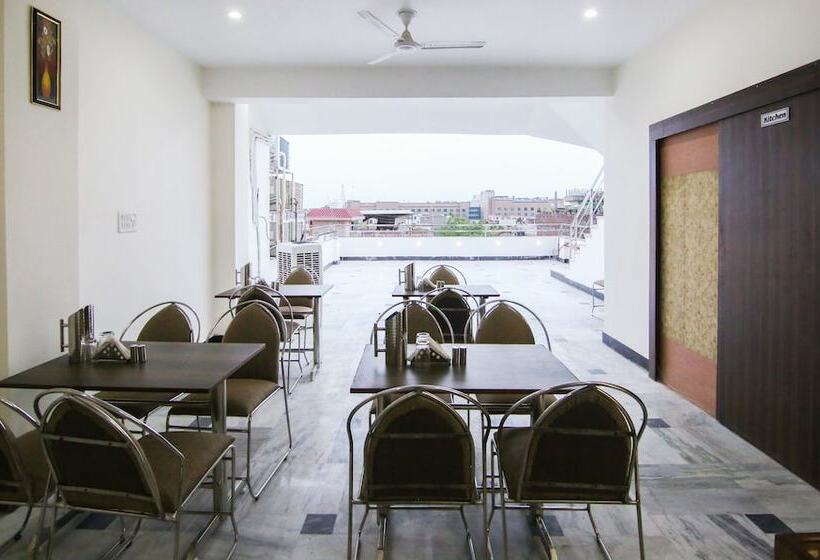 בית מלון כפרי Treebo The Vantage