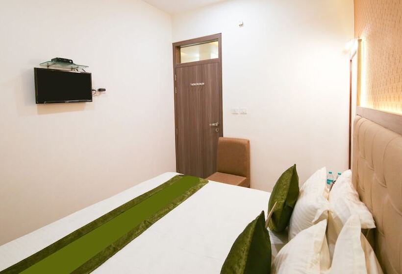 בית מלון כפרי Treebo The Vantage