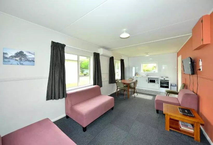 Middlepark Motel