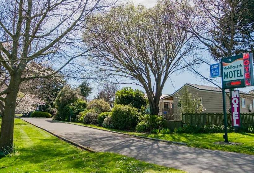 Middlepark Motel