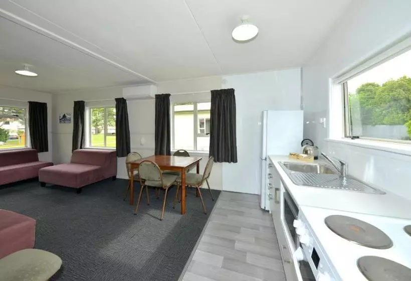 Middlepark Motel