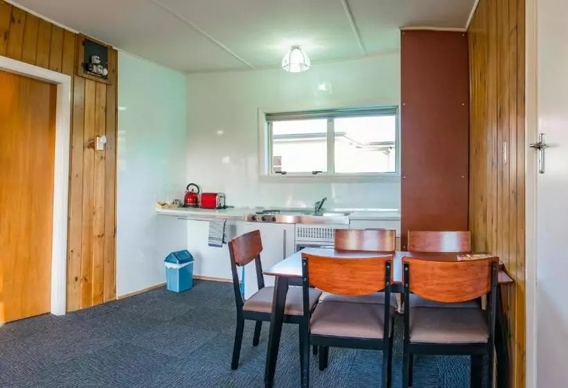 Middlepark Motel
