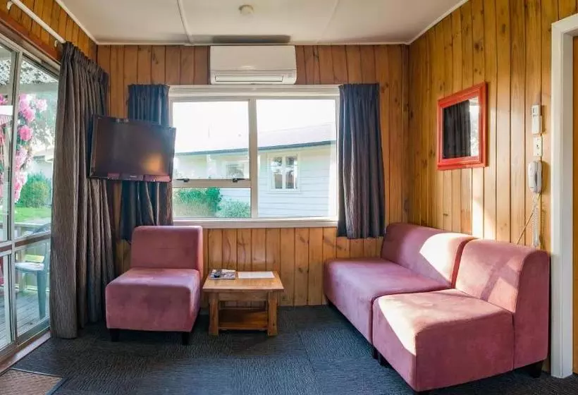 Middlepark Motel