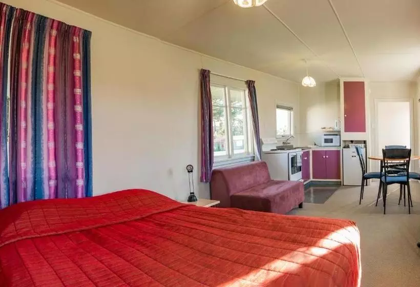Middlepark Motel