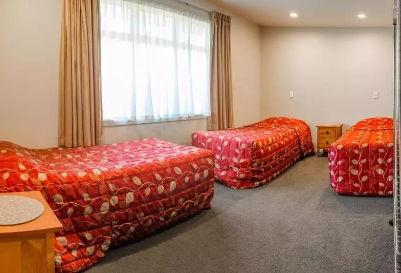 Middlepark Motel