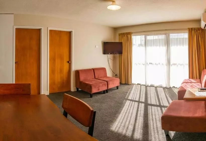 Middlepark Motel
