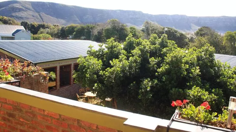 Majatalo Port Del Mar Guesthouse