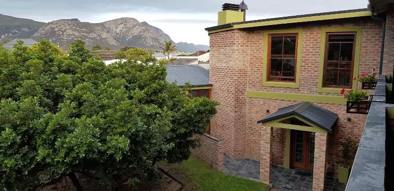 Majatalo Port Del Mar Guesthouse