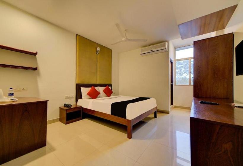 酒店 Capital O Swiss Gstaad Near Hitech City