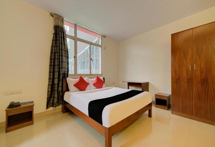 酒店 Capital O Swiss Gstaad Near Hitech City