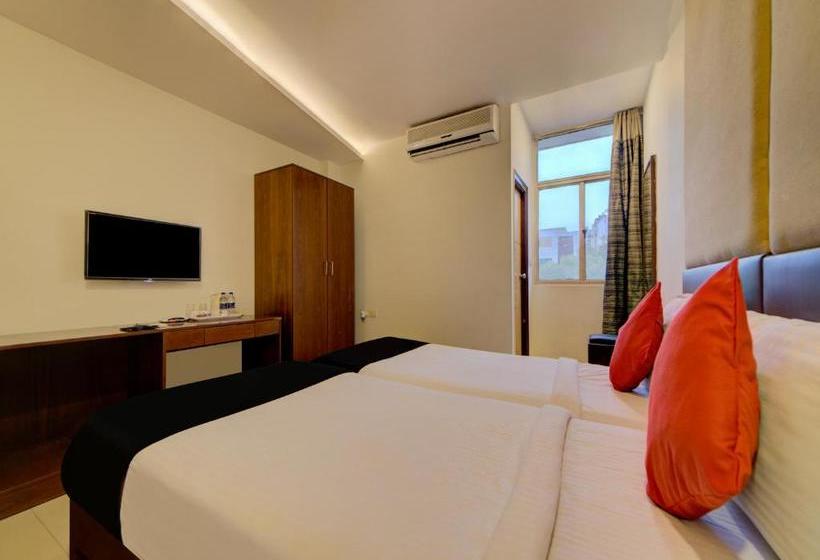 酒店 Capital O Swiss Gstaad Near Hitech City