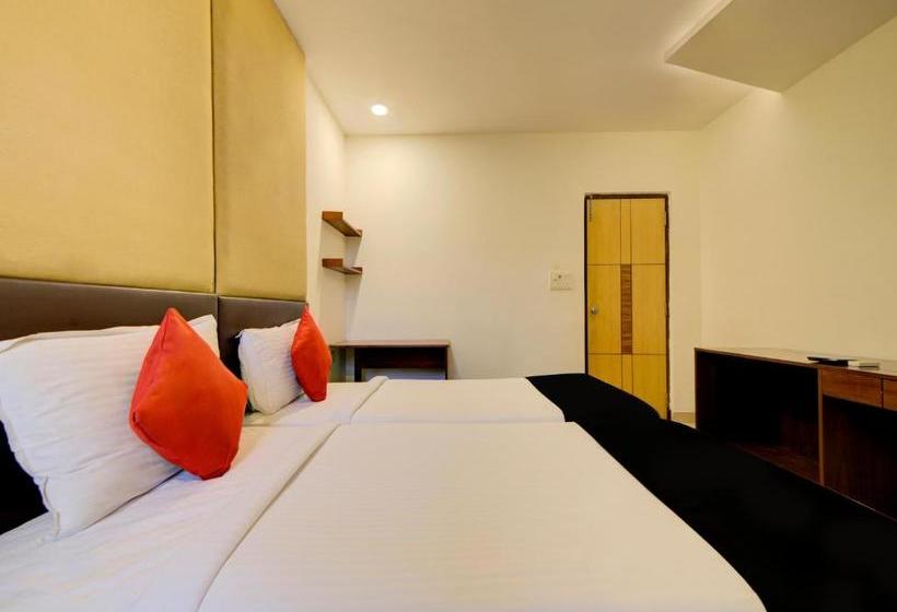 酒店 Capital O Swiss Gstaad Near Hitech City