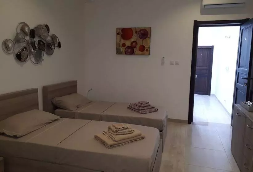 Fauzia B&b