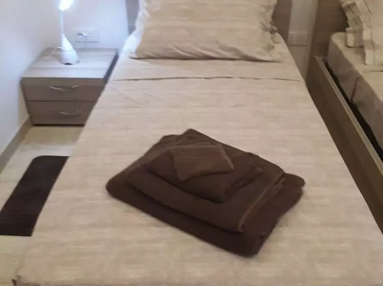 Fauzia B&b