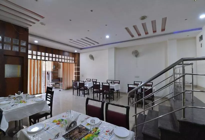 Hotelli A R Ganpati Plaza By Oyo Rooms