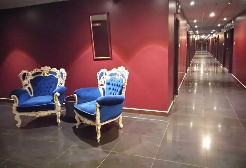ホテル Alsaab Suites