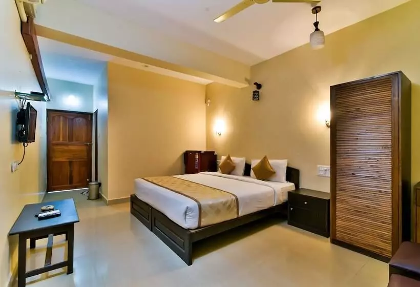 هتل Baga Fantacia Beach Inn