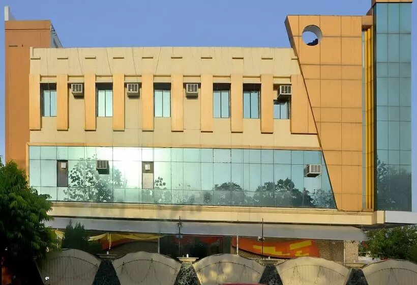 ホテル Tarang Banquets & Conference Centre