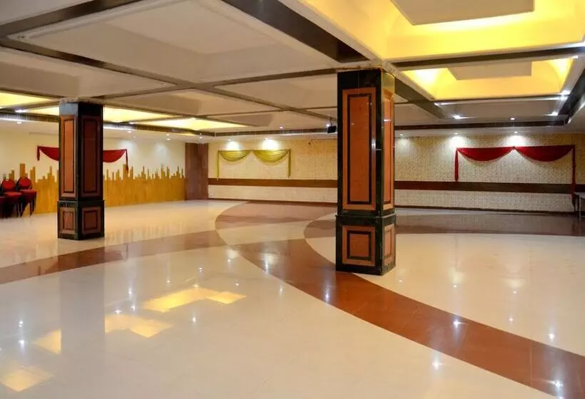 ホテル Tarang Banquets & Conference Centre