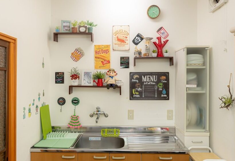 פנסיון Assi House