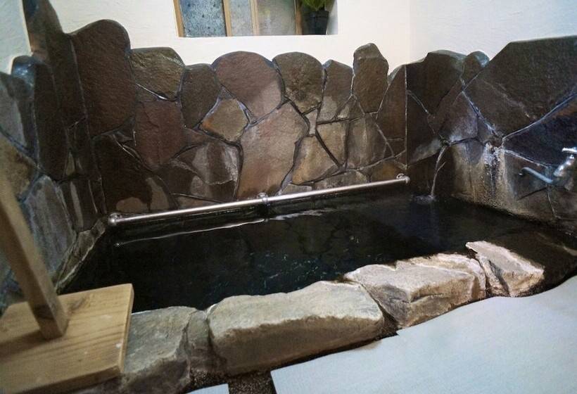 פנסיון Assi House