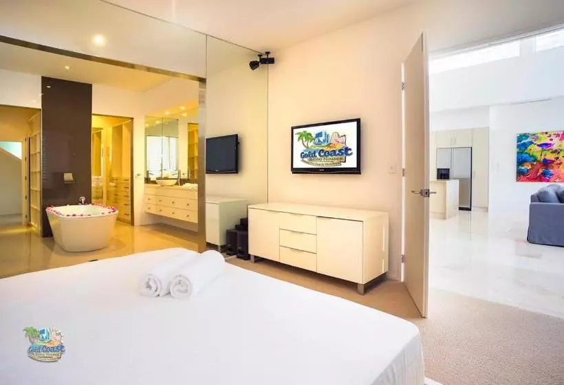 Grand Oasis At Sanctuary Cove