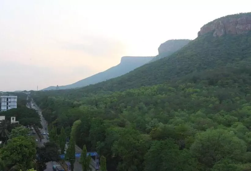 ホテル Ramcharan Residency, Tirupati
