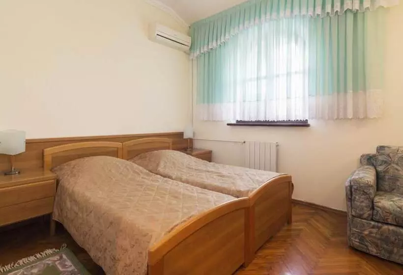 Hotelli Imeni Morisa Toreza Health Resort