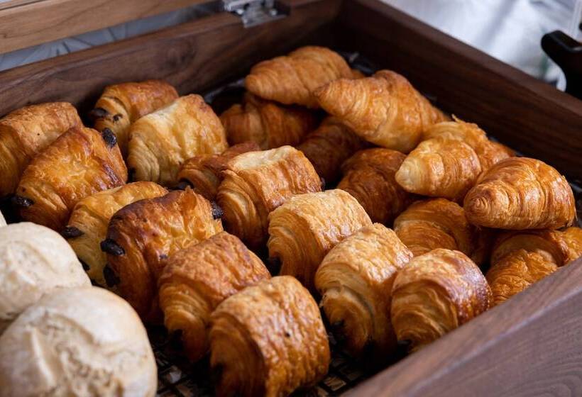 בית מלון כפרי The B Namba Kuromon