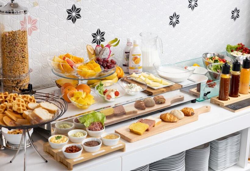 בית מלון כפרי The B Namba Kuromon