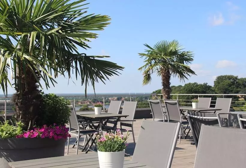 ホテル Zum Halbmond