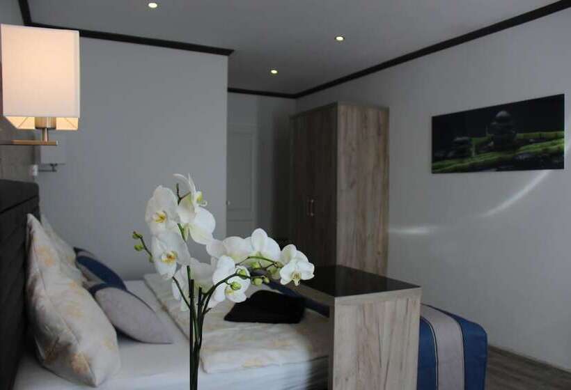 فندق Zum Halbmond