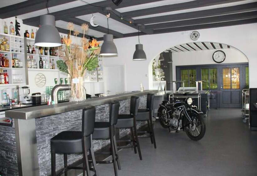 בית מלון כפרי Zum Halbmond