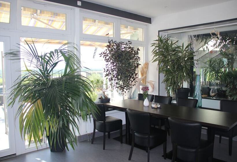 فندق Zum Halbmond