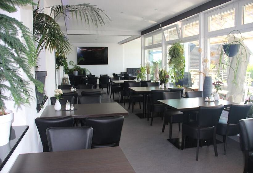 فندق Zum Halbmond