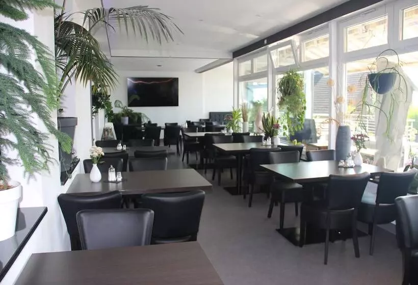 ホテル Zum Halbmond