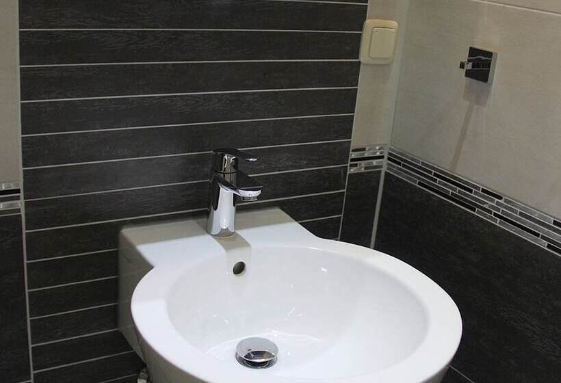 בית מלון כפרי Zum Halbmond