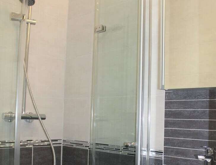 فندق Zum Halbmond