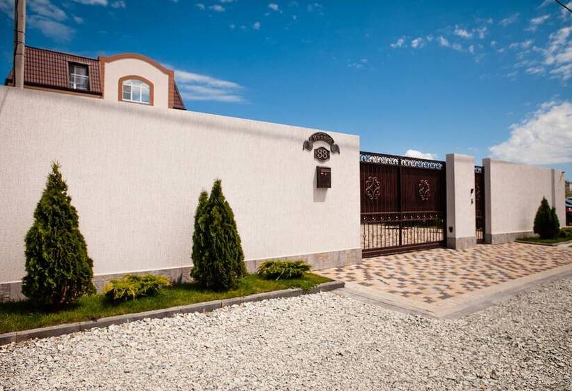 פנסיון Beausoleil Guesthouse