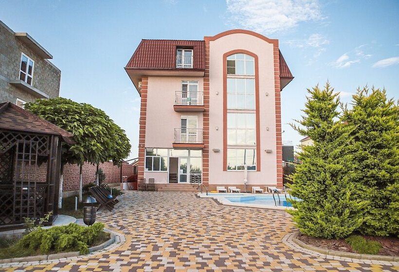 פנסיון Beausoleil Guesthouse