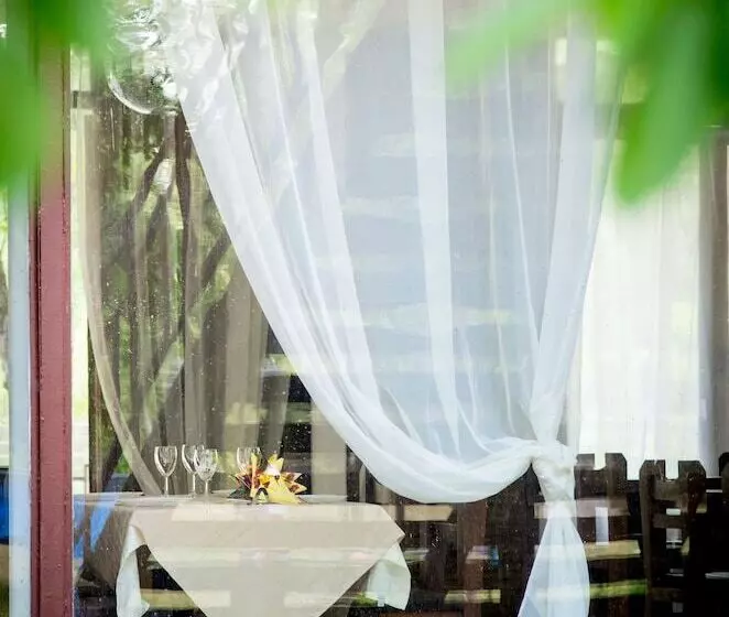 Retkeilymaja Izumrud