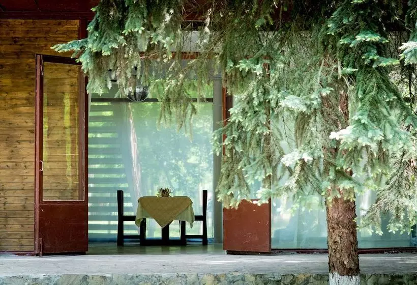 Retkeilymaja Izumrud