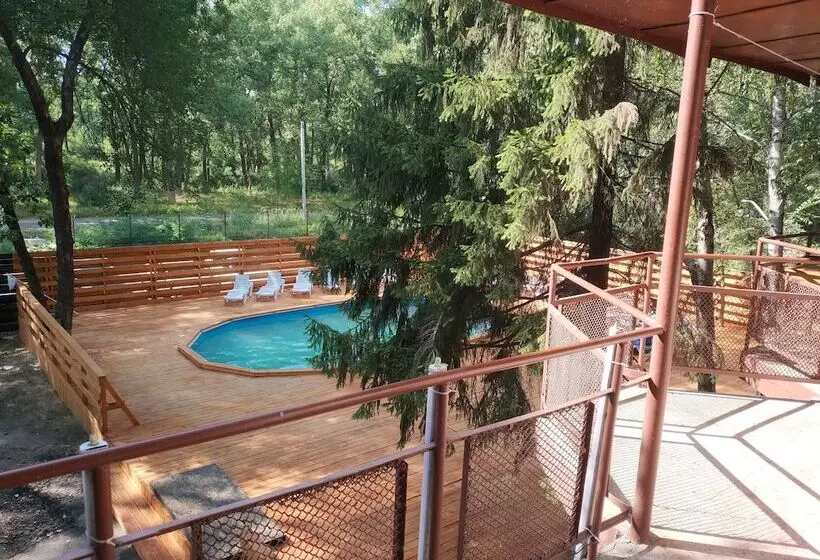 Retkeilymaja Izumrud